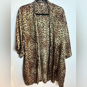 LA VIE EN ROSE size S/M silky animal print house coat, wide sleeves